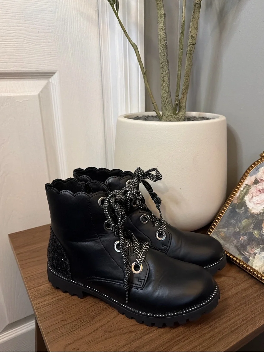 Cynthia Rowley Girls Black Combat Boots Scalloped Glitter Heel 4 Back to School